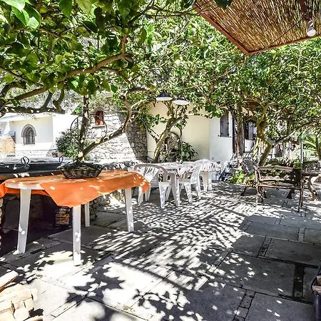 Semesterbostad La Terrazza Sui Due Golfi Massa Lubrense