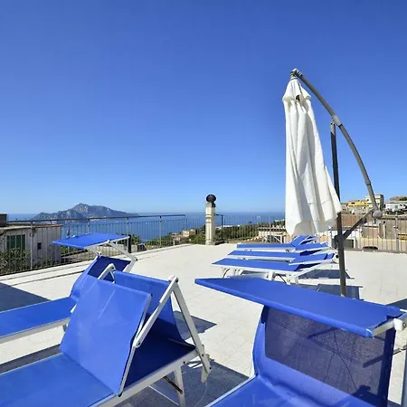 Semesterbostad La Terrazza Sui Due Golfi Massa Lubrense